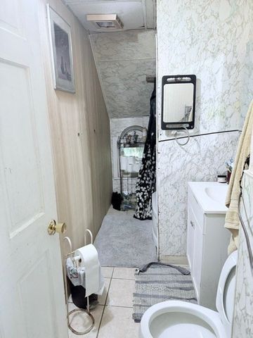 47 Acton St, Worcester, MA 01604