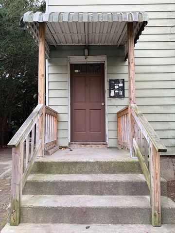 47 Acton St, Worcester, MA 01604