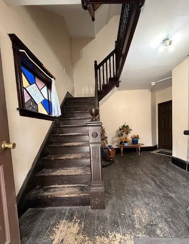 47 Acton St, Worcester, MA 01604