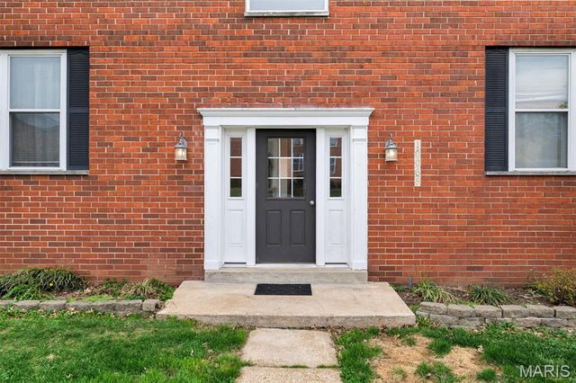 10068 Puttington Drive, St Louis, MO 63123