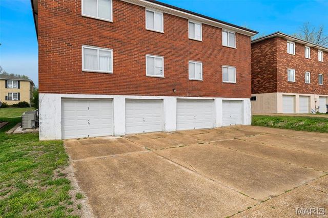 10068 Puttington Drive, St Louis, MO 63123