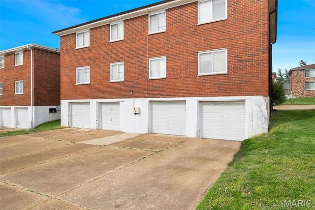 10068 Puttington Drive, St Louis, MO 63123