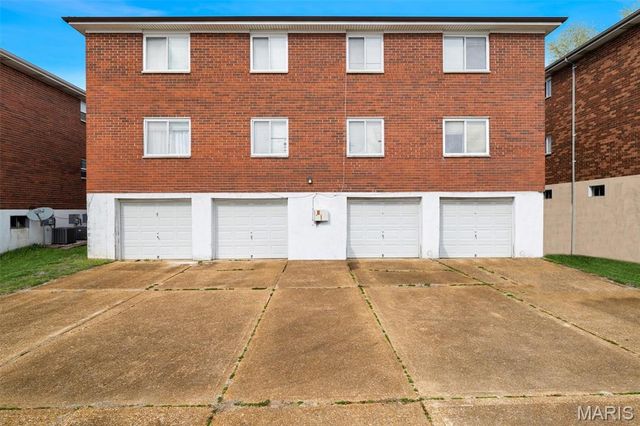 10068 Puttington Drive, St Louis, MO 63123