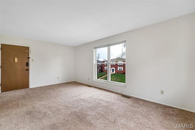 10068 Puttington Drive, St Louis, MO 63123