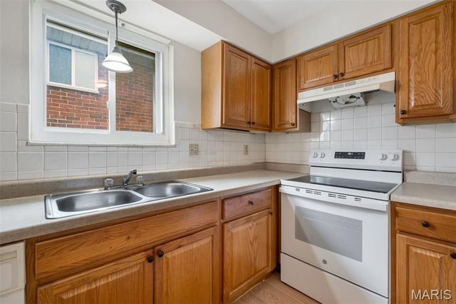 10068 Puttington Drive, St Louis, MO 63123