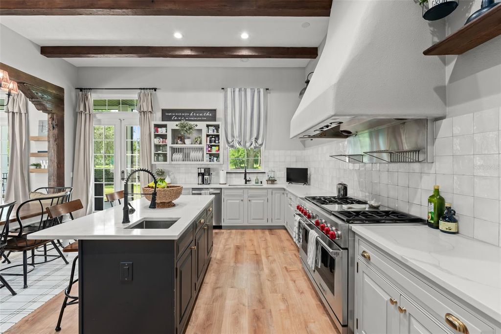 Image 20 of property listing at 9720 COVENT GARDEN DRIVE, Orlando, FL 32827