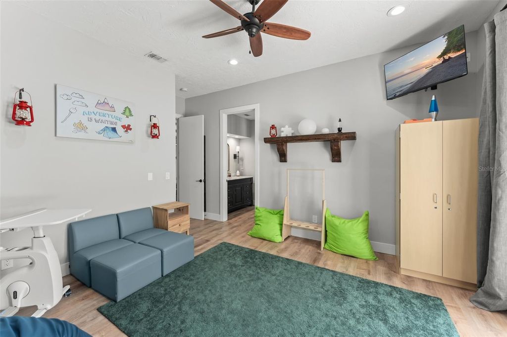 Image 54 of property listing at 9720 COVENT GARDEN DRIVE, Orlando, FL 32827