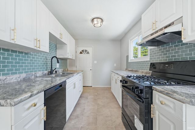 409 W Cox Drive, Fort Wayne, IN 46807