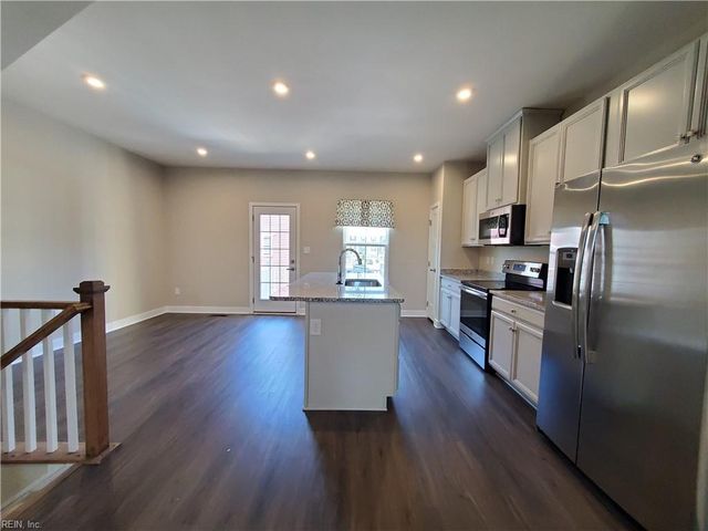 1807 Yardarm WAY, Chesapeake, VA 23323