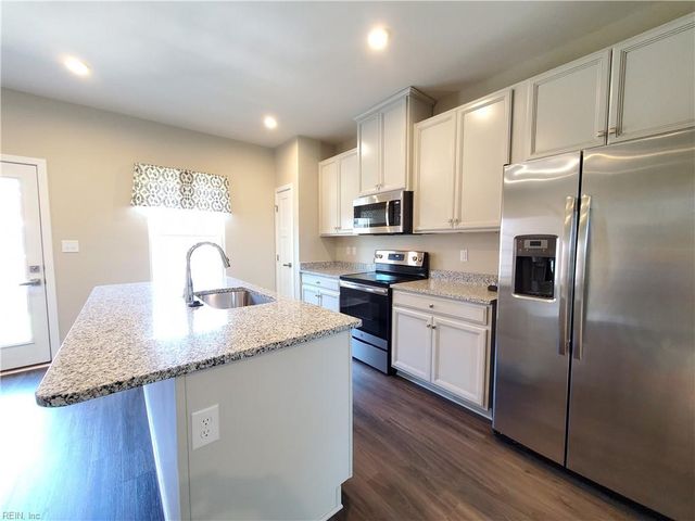 1807 Yardarm WAY, Chesapeake, VA 23323