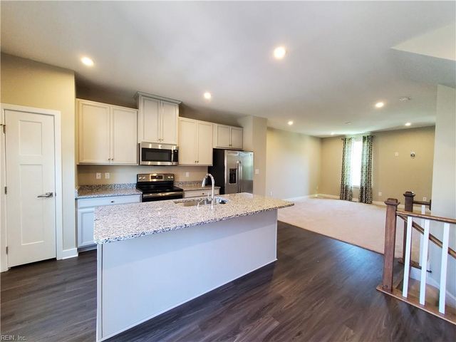 1807 Yardarm WAY, Chesapeake, VA 23323