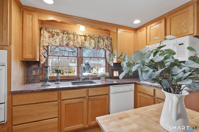 83 Apple Hill, Wethersfield, CT 06109