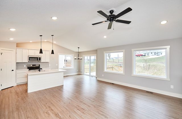 6634 NE 9th Court, Des Moines, IA 50313