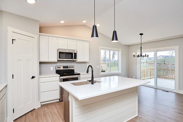 6634 NE 9th Court, Des Moines, IA 50313