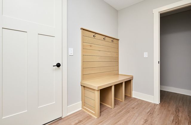 6634 NE 9th Court, Des Moines, IA 50313