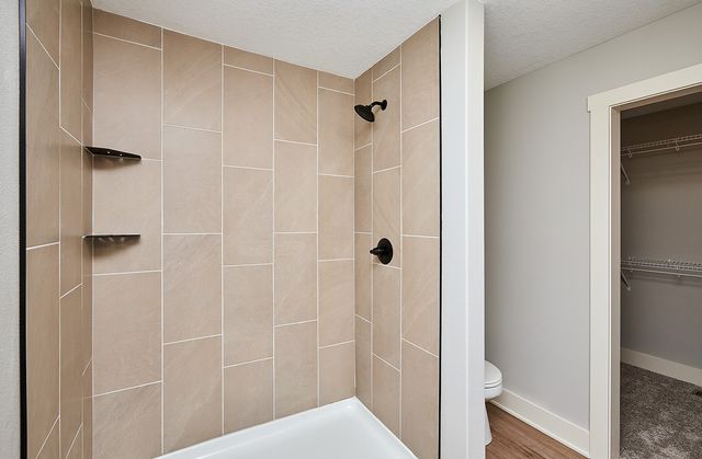 6634 NE 9th Court, Des Moines, IA 50313