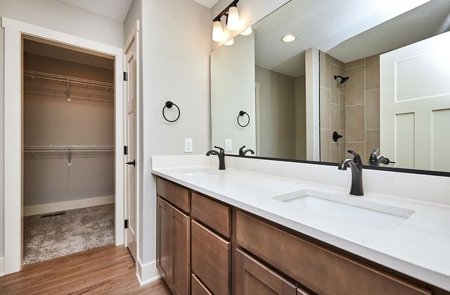 6634 NE 9th Court, Des Moines, IA 50313