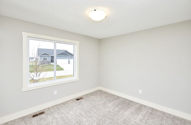 6634 NE 9th Court, Des Moines, IA 50313