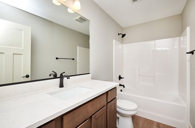 6634 NE 9th Court, Des Moines, IA 50313