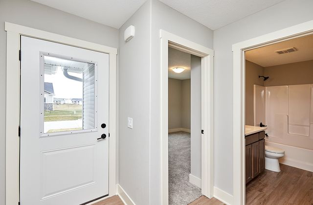 6634 NE 9th Court, Des Moines, IA 50313