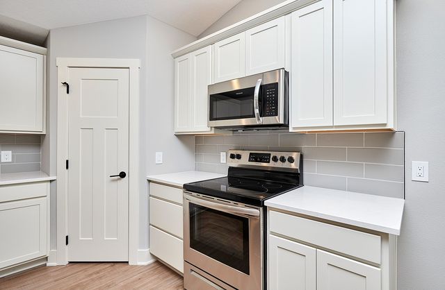 6634 NE 9th Court, Des Moines, IA 50313