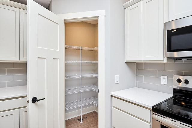 6634 NE 9th Court, Des Moines, IA 50313