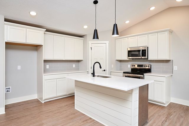 6634 NE 9th Court, Des Moines, IA 50313