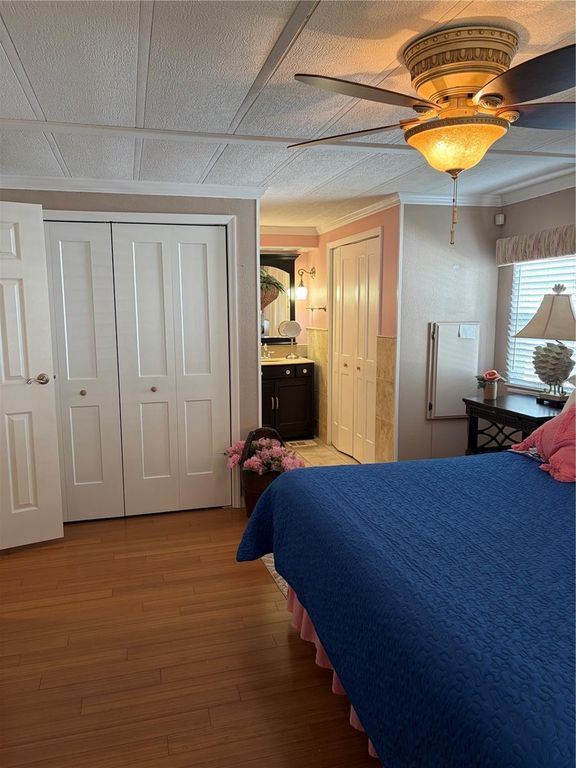 Image 15 of property listing at 10461 PEACEFUL DRIVE, Largo, FL 33773