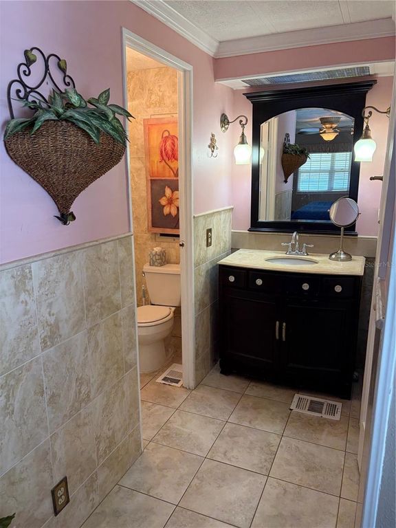 Image 17 of property listing at 10461 PEACEFUL DRIVE, Largo, FL 33773