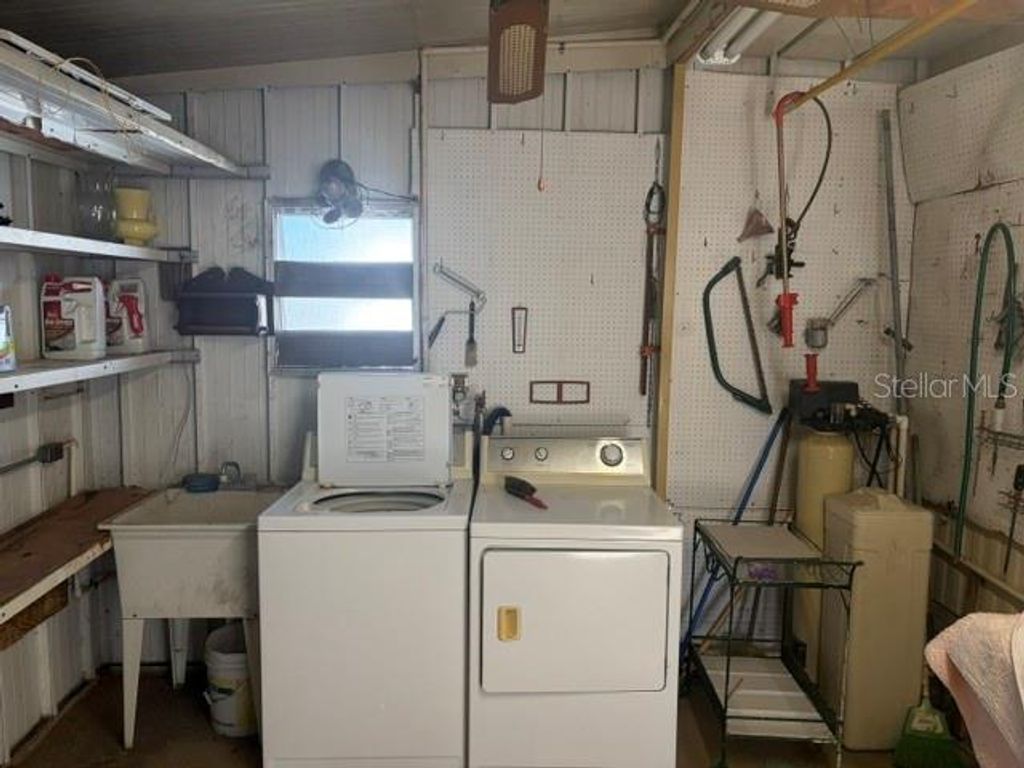 Image 21 of property listing at 10461 PEACEFUL DRIVE, Largo, FL 33773