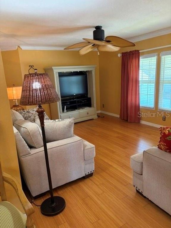 Image 5 of property listing at 10461 PEACEFUL DRIVE, Largo, FL 33773