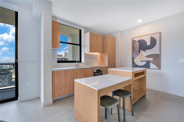 11 NE 6 Street 2201, Miami, FL 33132