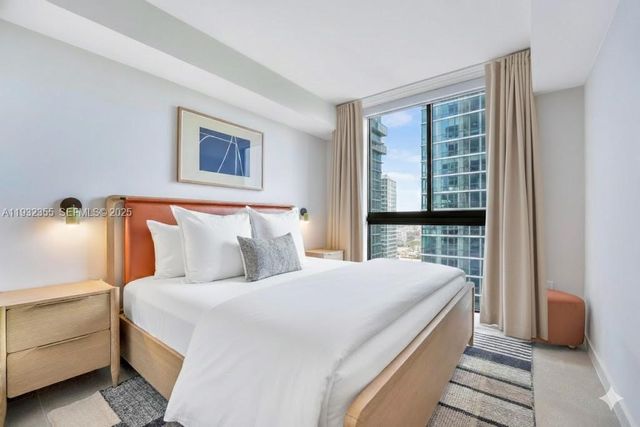 11 NE 6 Street 2201, Miami, FL 33132