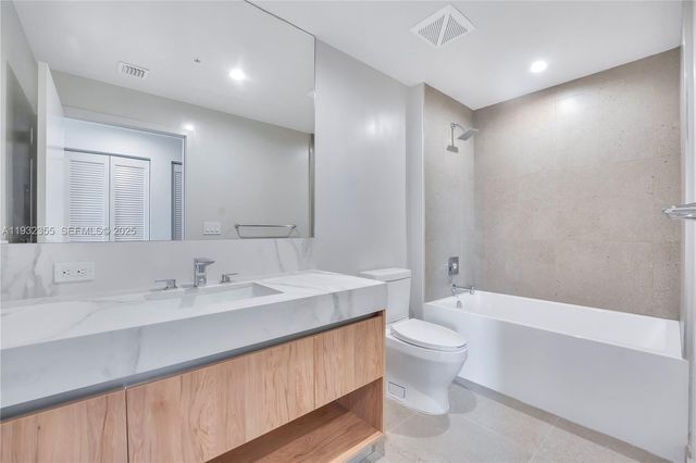 11 NE 6 Street 2201, Miami, FL 33132