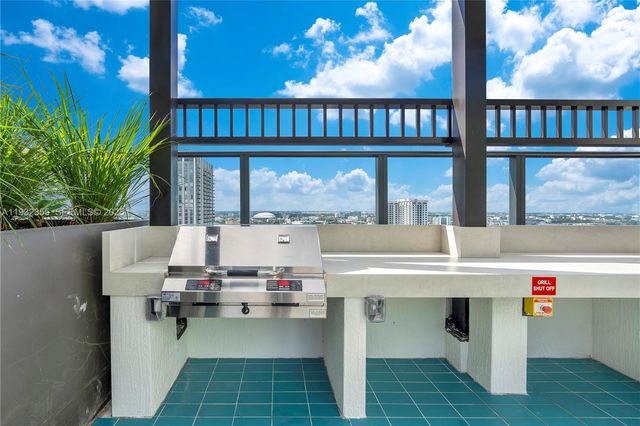 11 NE 6 Street 2201, Miami, FL 33132