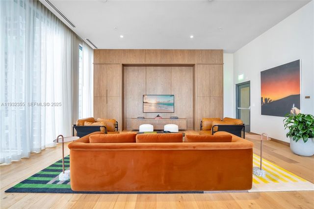 11 NE 6 Street 2201, Miami, FL 33132