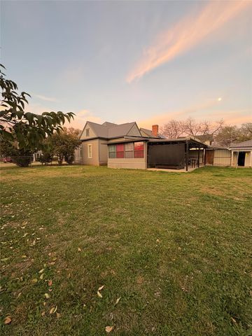 818 E Elm Street, Hillsboro, TX 76645