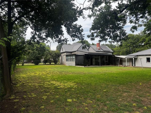 818 E Elm Street, Hillsboro, TX 76645