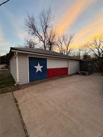 818 E Elm Street, Hillsboro, TX 76645