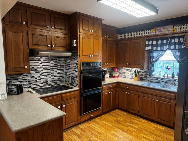 818 E Elm Street, Hillsboro, TX 76645