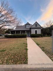 818 E Elm Street, Hillsboro, TX 76645