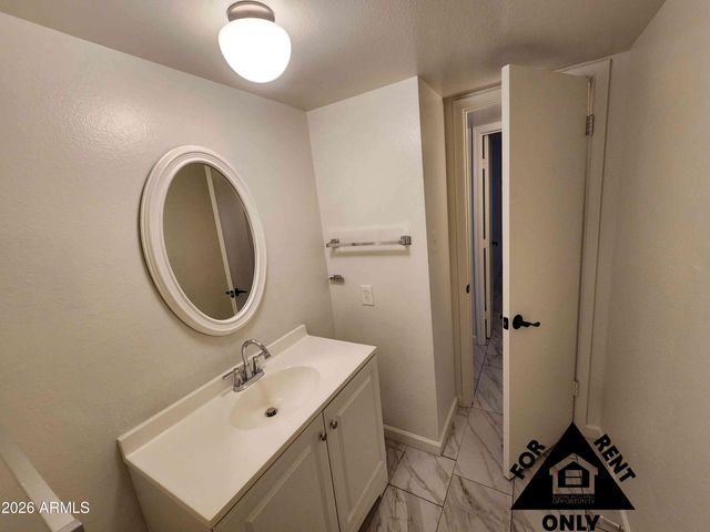 7132 W WOLF Street, Phoenix, AZ 85033