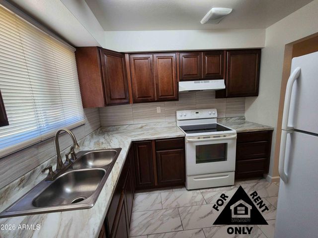 7132 W WOLF Street, Phoenix, AZ 85033