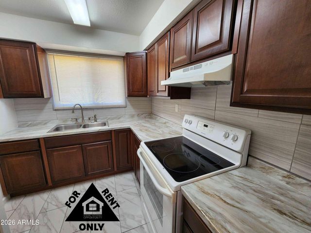 7132 W WOLF Street, Phoenix, AZ 85033