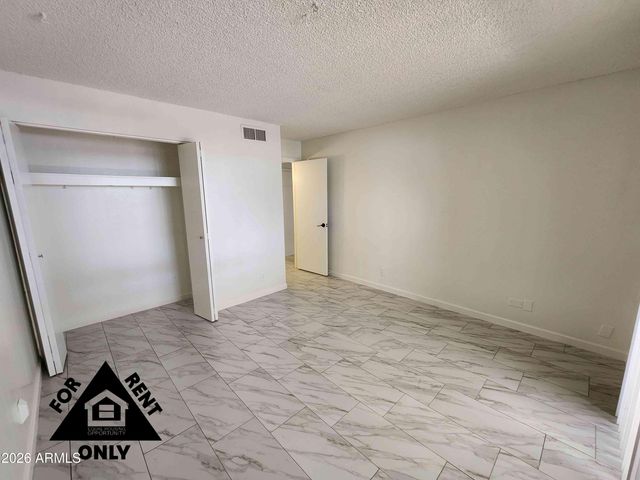 7132 W WOLF Street, Phoenix, AZ 85033