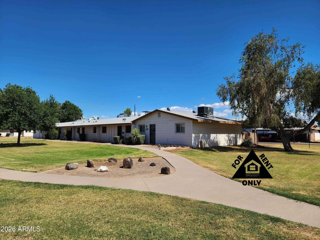 7132 W WOLF Street, Phoenix, AZ 85033