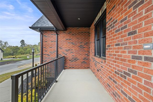1037 Skyline Dr, Cecil, PA 15317