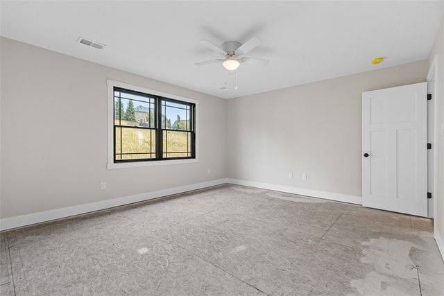 1037 Skyline Dr, Cecil, PA 15317