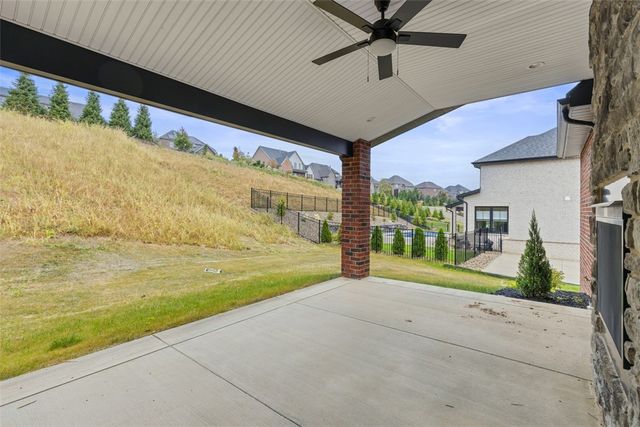 1037 Skyline Dr, Cecil, PA 15317