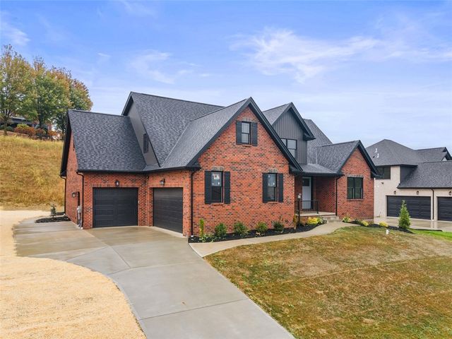 1037 Skyline Dr, Cecil, PA 15317